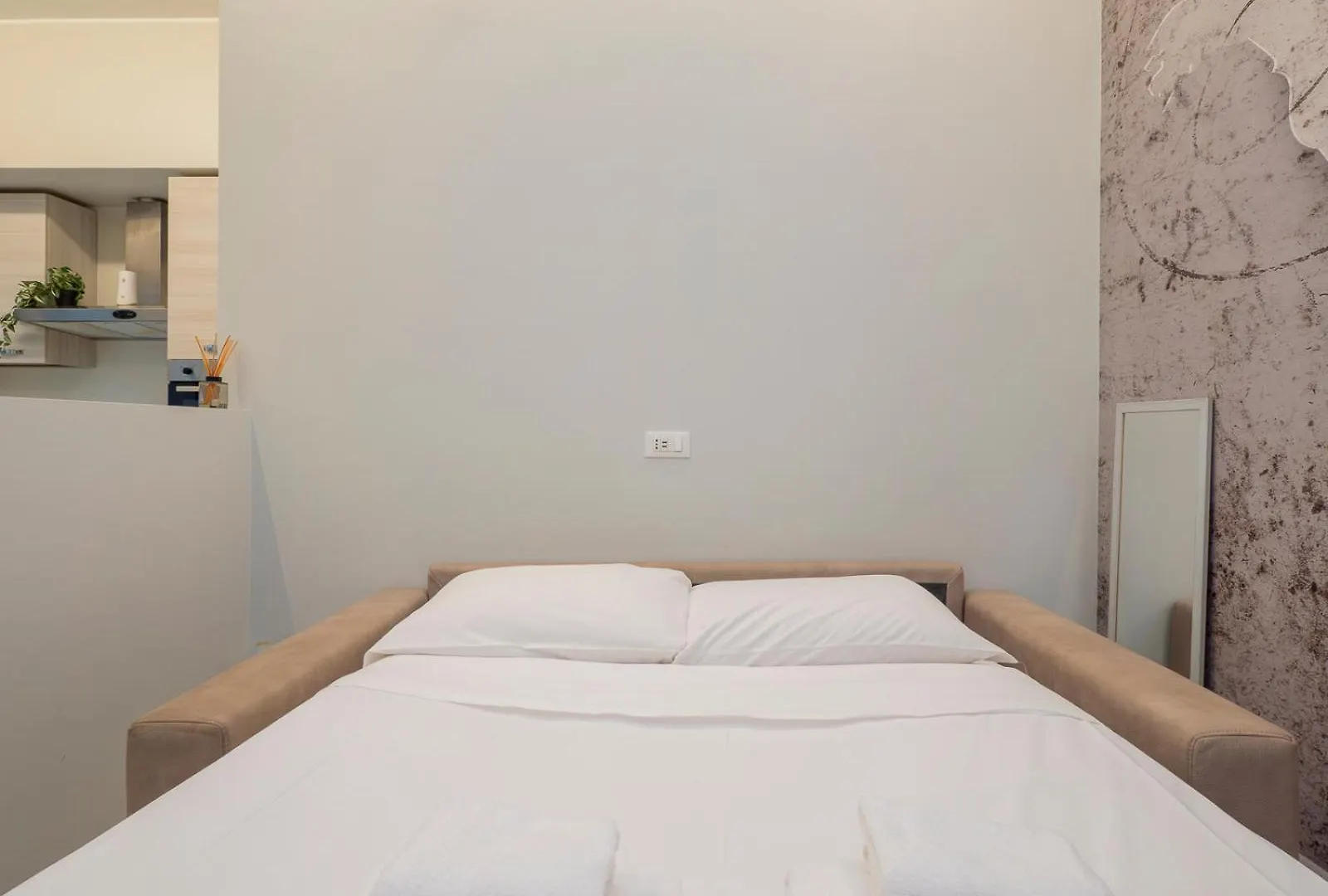 Ihost Studio - Toscanelli 10B Milan 0*,