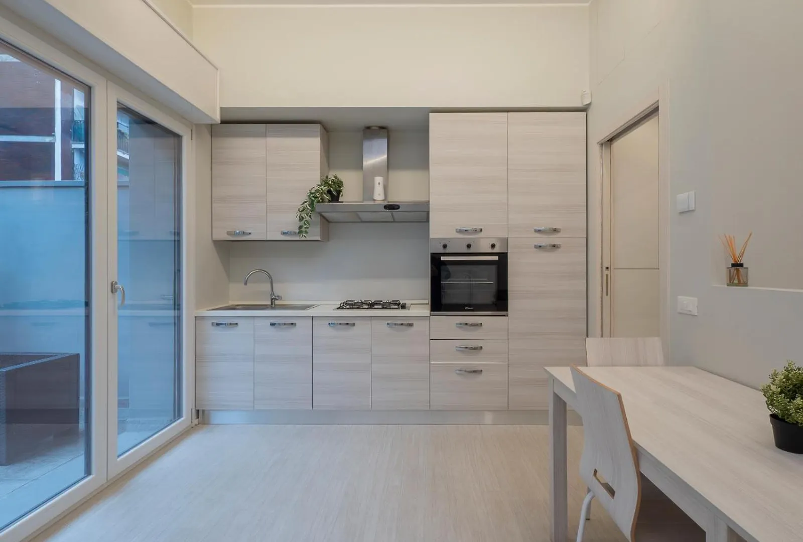 Ihost Studio - Toscanelli 10B Milan 0*,  Italy